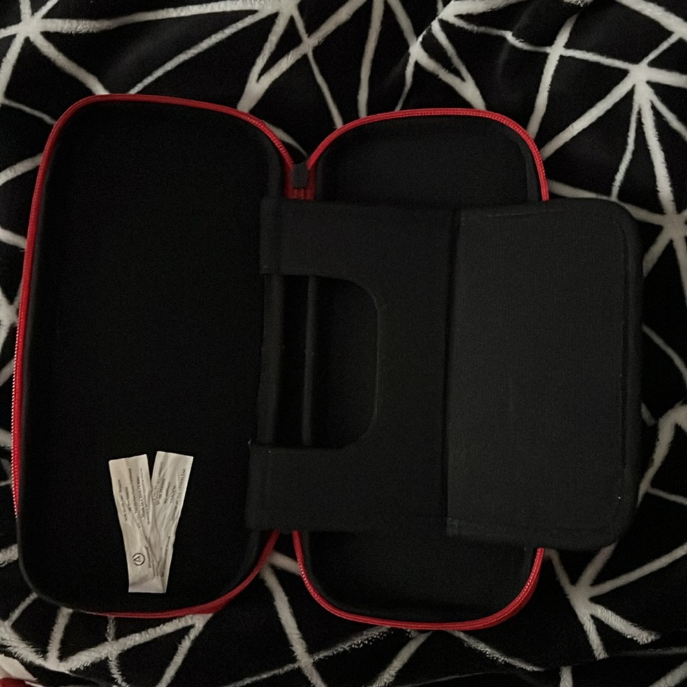Used Nintendo Switch case - Picture 4 of 7
